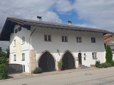 Heufeldmühle: Schmucke 2-Zi-Wohnung mit fantastischer Einbauküche