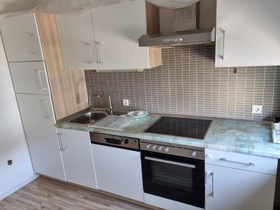 Freundliche 3- Zimmer Wohnung in zentraler Lage / 900€ inkl. Betriebskosten