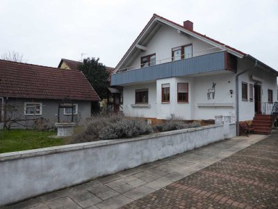 Wohnhaus für ein- oder zwei Familien mit Fördermöglichkeiten siehe Verbraucherzentrale !