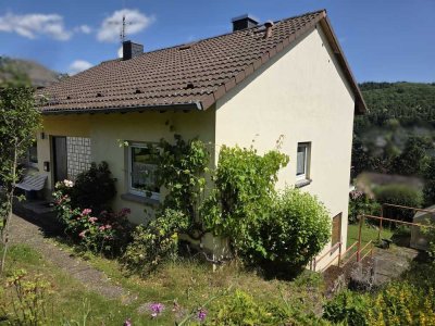 Geräumiges Einfamilienhaus / Mehrgenerationenhaus in Hofheim-Lorsbach