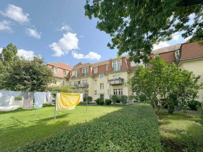 Attraktive Kapitalanlage: 2-Raum-Dachgeschosswohnung in denkmalgeschütztem Altbau