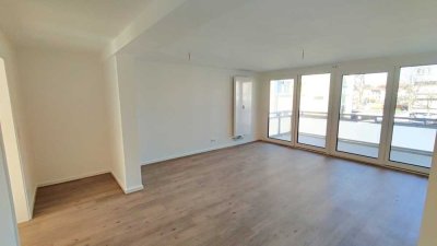 "Hochwertig sanierte 2-Zimmer-Wohnungen mit großer Glasfront und offenem Grundriss!“