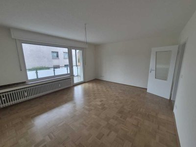 Erstbezug nach Kernsanierung, 3,5 Raum Höntrop, Balkon, Gäste-WC, Bad: Wanne + Dusche, Parkett