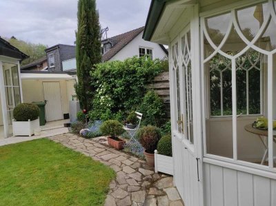 Preiswerte, gepflegte 5-Zimmer-Doppelhaushälfte mit geh. Innenausstattung und EBK in Hennef (Sieg)
