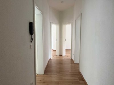 ***Helle 4,5 Zimmer Whg. mit eigenem Garten & Gartenhaus in ruhiger Lage***