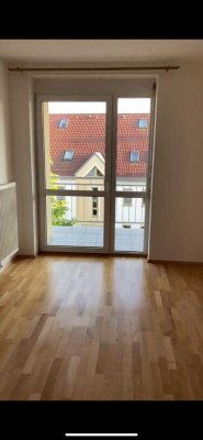Exklusive, gepflegte 3-Zimmer-Wohnung mit Balkon - Süd Loggia und Einbauküche in Hallbergmoos
