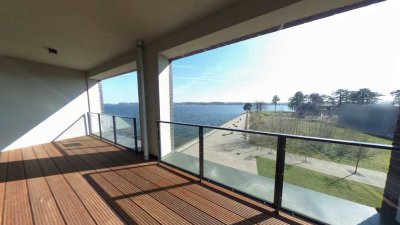 Großzügige 3,5-Zimmer-Wohnung mit unverbaubarem Wasserblick und eigen Sonnendeck von ca. 20 m²