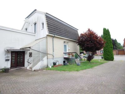 Halstenbek, beliebte Lage - Wohnhaus mit 3 Wohnungen
