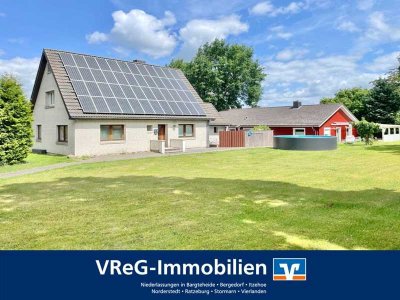Neuwertiger Bungalow und älteres Haus auf einem Grundstück. Perfekt für mehrere Generationen.