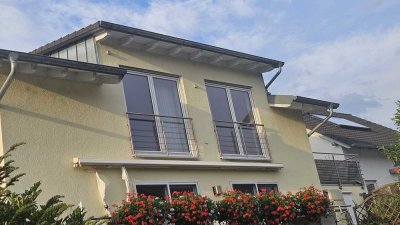 Exklusive, neuwertige 2-Raum-DG-Wohnung mit Balkon in Oberstenfeld