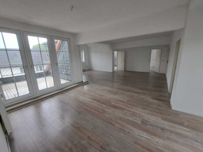 Freundliche und gepflegte 4-Zimmer-Wohnung mit Einbauküche und Balkon + Stellplatz