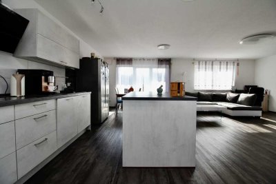 Neuwertige helle 3-Zimmer Wohnung (96m²) mit Panoramablick in Lonsee