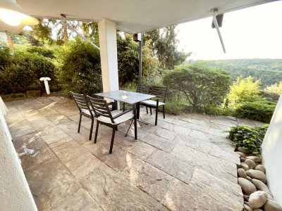 Helle 2 ZW mit großer sonniger umlaufender Terrasse / Möbliert / herrliche Aussicht am Waldrand
