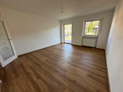 Frisch und hochwertig renovierte 3-Zimmer-Garten-Wohnung mit Stellplatz & Garage