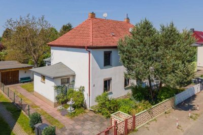 Keller, Einbauküche, mod. Gasheizung, Rollladen, Garage: Teilsanierte Doppelhaushälfte Fürstenwalde