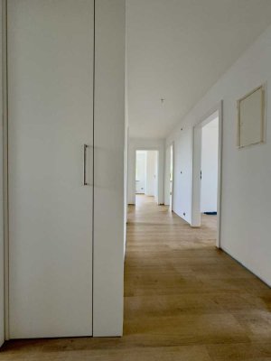 ERSTBEZUG nach Sanierung: Moderne  Mietwohnung mit 90 m², 4 Zimmer, Küche, Bad u. Gartenmitbenutzung