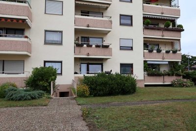 Attraktive 3 Zimmer Wohnung mit Balkon, 2 Stellplätzen und Tiefgaragenstellplatz ! Barrierefrei !