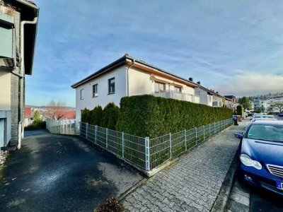 Top gepflegte 4 Zimmer Wohnung mit Balkon und Stellplatz (Carport) in Taunusstein Bleidenstadt!