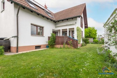 Hausähnliches Wohngefühl- 4 Zimmer-Wohnung mit Garten und Doppelgarage in ruhiger Lage