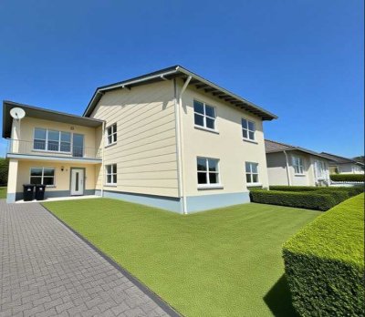 Geräumige, günstige 9-Zimmer-Villa mit EBK in Hoppstädten-Weiersbach