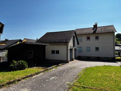 Neckargemünd-Dilsberg / Ein Anwesen zum Wohlfühlen:  Freist. 2. Fam.Haus mit großem Grundstück