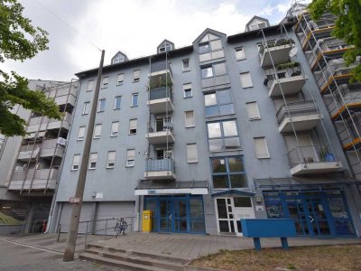 Gepflegte 2 Zimmer-Wohnung mit Balkon und Tiefgaragenstellplatz in Nürnberg Schweinau