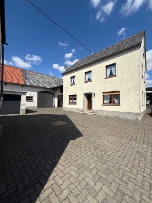 Wohnhaus mit Nebengebäude in Wiesbaum -von Privat-