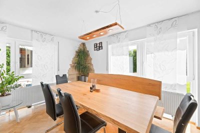 2-Etagen-Wohnung mit 2 TG-Stellplätze, EBK, 2 Badezimmer, Balkon, Terrasse und Solar
