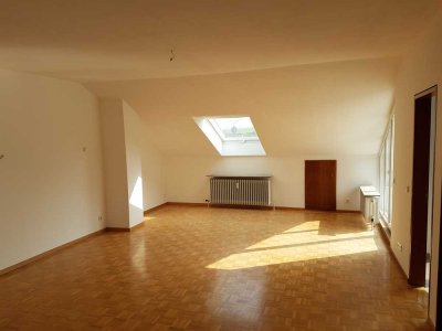Stilvolle 3,5-Zimmer-DG-Wohnung mit gehobener Innenausstattung mit Dachterrasse in Ditzingen