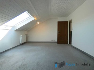 Gepflegte 2-Zimmer-Dachgeschoss-Wohnung in ruhiger Lage von Kelkheim-Fischbach