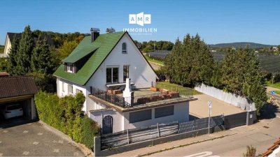 Charmantes Zweifamilienhaus - energetisch saniert und mit großem Grundstück zum Wohlfühlen