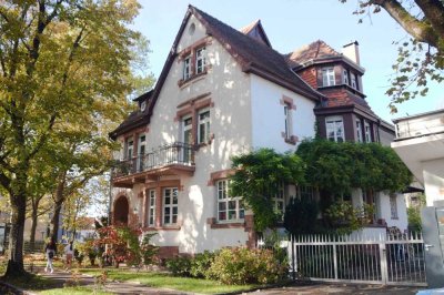 „Charmante Jugendstil-Villa: Wohnen und Leben unter einem Dach“
