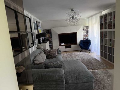 Gepflegte Wohnung mit Wohlfühlcharakter – Balkon, Garage & EBK inklusive – perfekt für Paare oder Si