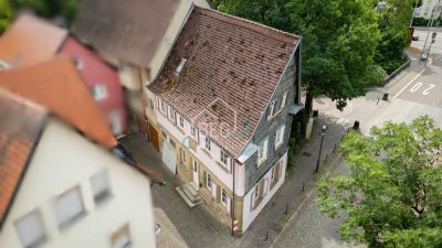 Alt trifft Potenzial – Reihenendhaus mit Charme in zentraler Lage