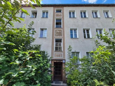 2-Zimmer-Altbauwohnung mit Südbalkon & Holzdielenboden