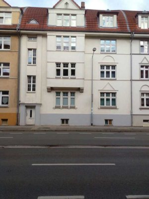Geschmackvolle, gepflegte 4-Raum-Wohnung mit Balkon und Einbauküche in Schwerin