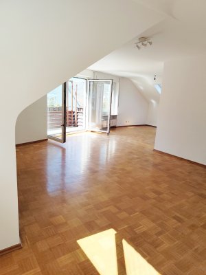 Lichtdurchflutete 3,5 Zimmer Wohnung in Top Lage, Stuttgart Süd  Neu renoviert