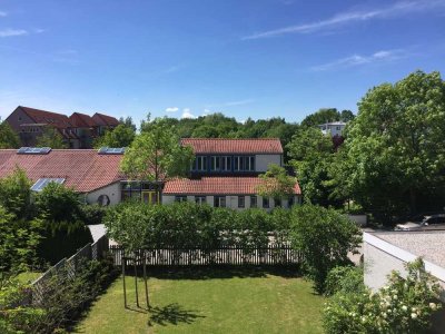Charmante, exklusive 3,5-Zimmer-Wohnung + 40 m² Galerie mit EBK, Balkon & 100 m² Gartenanteil
