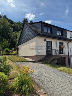 1 FH-Doppelhaushälfte mit Garten + Garage im idyllischen Blieskastel!