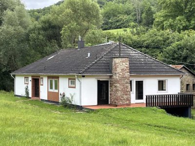 Im Grünen freistehendes renoviertes Haus in Merzig-Merchingen (Pferdehaltung möglich)