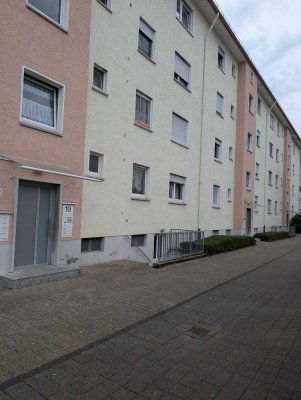 2 Zimmer
Hochparterre-Wohnung mit Garage