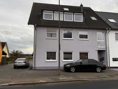 Sanierte Wohnung mit fünf Zimmern und Balkon in Sankt