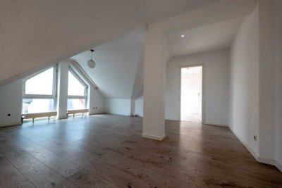 Geschmackvolle, vollständig renovierte 4-Zimmer-DG-Wohnung in Rödermark , Ohne Balkon