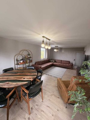 Stilvolle, modernisierte 3,5-Zimmer-Wohnung mit tollem Ausblick in Reutlingen mit EBK