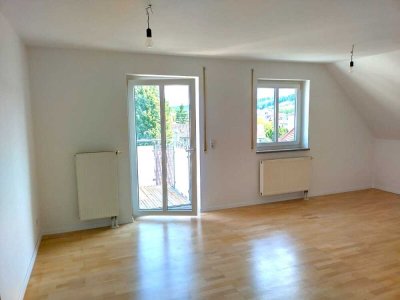 Helle 3-Raum-Wohnung mit EBK, Balkon, Stellplatz in guter Lage für Eigennutzer oder Kapitalanleger