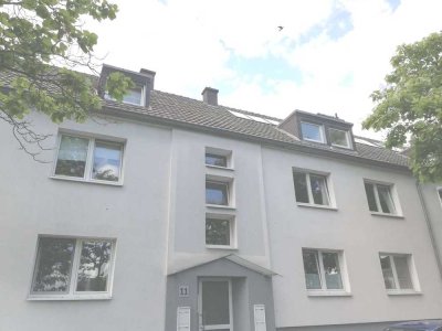 Sonnige 3 Zimmer Dachgeschoss mit Loggia
