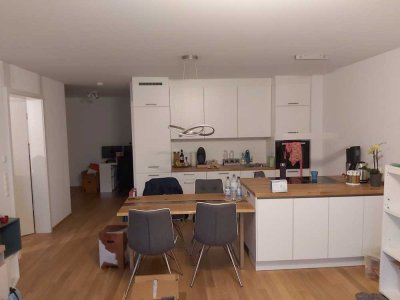 Stilvolle 2-Zimmer-Wohnung mit gehobener Innenausstattung mit Balkon und EBK in Freiberg am Neckar