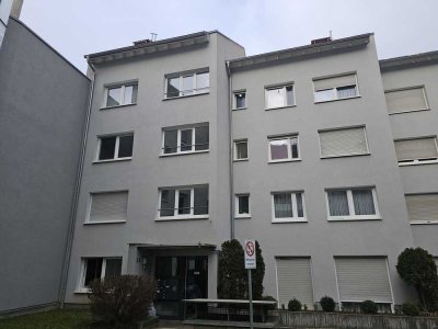 TOPLAGE TOPLAGE TOPLAGE TOPLAGE
Fünfzimmerwohnung mit TG Stellplatz! 
Bahnhofstraße Sindelfingen!!