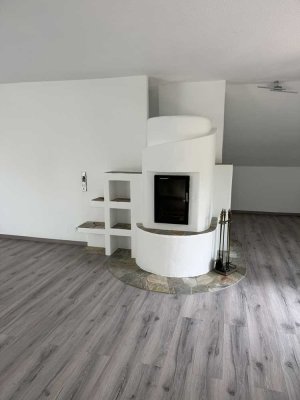 1 Monat MIETFREI! Wohnen unterm Dach am Nikolausberg mit Festungsblick  & Garten