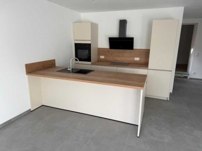 Erstbezug nach Sanierung und Einbauküche: Stilvolle 2,5-Raum-EG-Wohnung mit geh. Innenausstattung